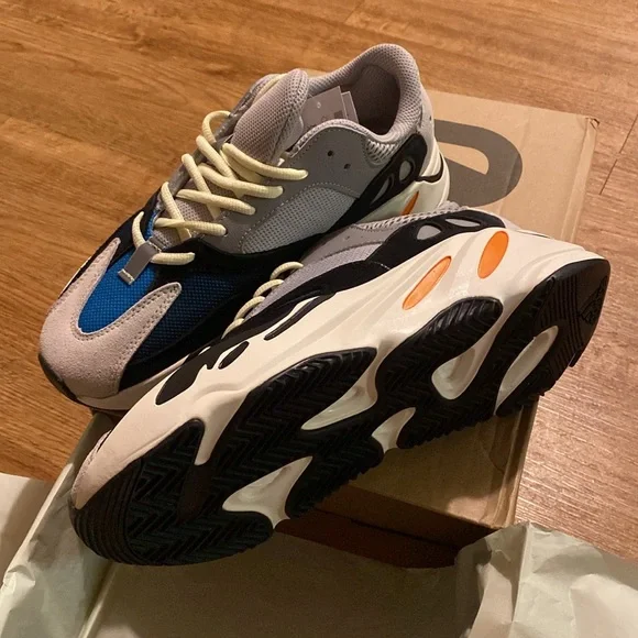 Yeezy Boost 700 - brand new - Picture 5 of 7